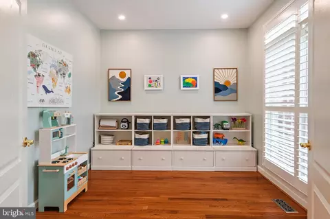 Entry Way - 732 Pearson Point Pl, Annapolis, MD 21401 photo 6 of 11