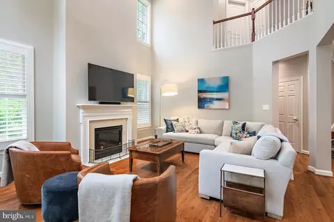 Living - 732 Pearson Point Pl, Annapolis, MD 21401 photo 3 of 4