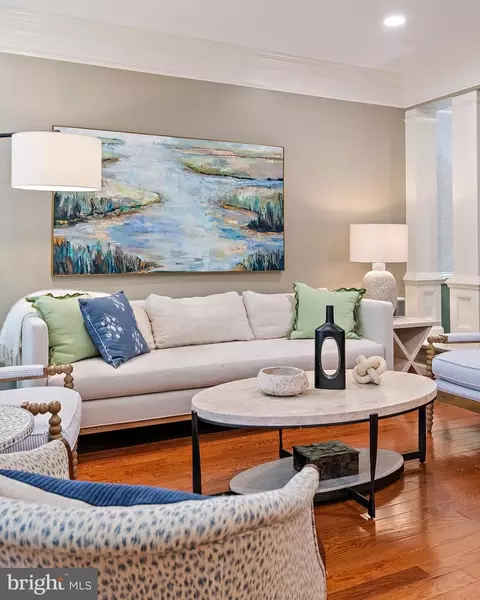 Living - 732 Pearson Point Pl, Annapolis, MD 21401 photo 1 of 4