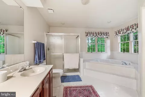 Bath - 1812 Crosspointe Dr, Annapolis, MD 21401 photo 3 of 5