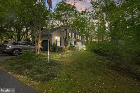 1812 Crosspointe Dr, Annapolis, MD 21401