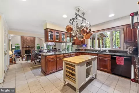 Kitchen - 1812 Crosspointe Dr, Annapolis, MD 21401 photo 2 of 4