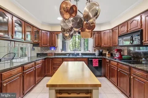 Kitchen - 1812 Crosspointe Dr, Annapolis, MD 21401 photo 1 of 4