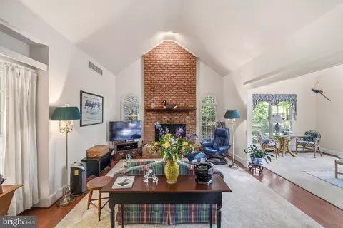Living - 1812 Crosspointe Dr, Annapolis, MD 21401 photo 4 of 5
