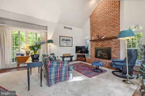Living - 1812 Crosspointe Dr, Annapolis, MD 21401 photo 3 of 5