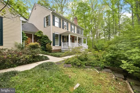 1812 Crosspointe Dr, Annapolis, MD 21401