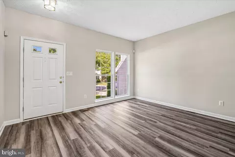 Living - 3220 Orient Fishtail Rd, Laurel, MD 20724 photo 2 of 6