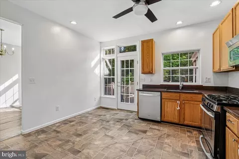 Entry Way - 3220 Orient Fishtail Rd, Laurel, MD 20724 photo 3 of 9