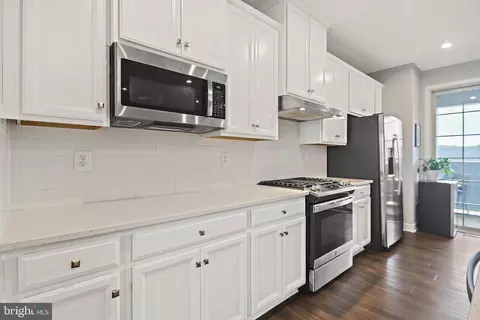 Kitchen - 7818 Mine Run Rd, Hanover, MD 21076 photo 3 of 4