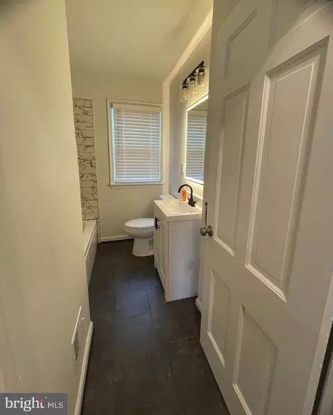 Entry Way - 401 Forest Vw, Linthicum Heights, MD 21090 photo 11 of 13
