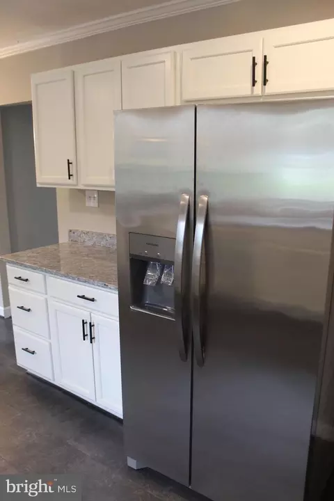 Kitchen - 401 Forest Vw, Linthicum Heights, MD 21090 photo 5 of 6