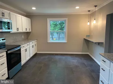 Kitchen - 401 Forest Vw, Linthicum Heights, MD 21090 photo 6 of 6