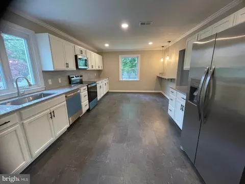 Kitchen - 401 Forest Vw, Linthicum Heights, MD 21090 photo 1 of 6