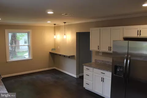 Entry Way - 401 Forest Vw, Linthicum Heights, MD 21090 photo 6 of 13