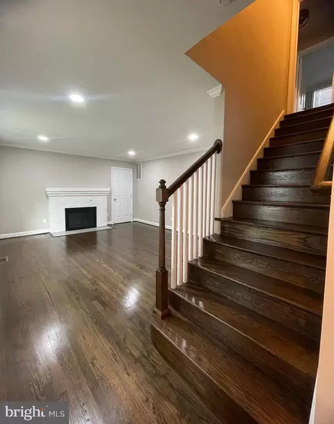 Living - 401 Forest Vw, Linthicum Heights, MD 21090 photo 3 of 6