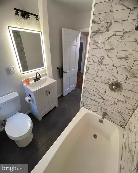 Bath - 401 Forest Vw, Linthicum Heights, MD 21090 photo 6 of 8