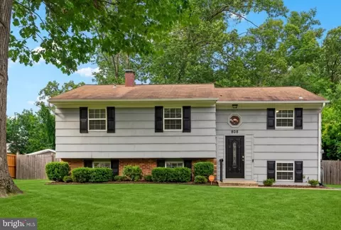 808 Lucky Rd, Severn, MD 21144