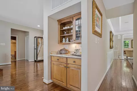 Entry Way - 905 Cornell Ave, Annapolis, MD 21401 photo 3 of 9