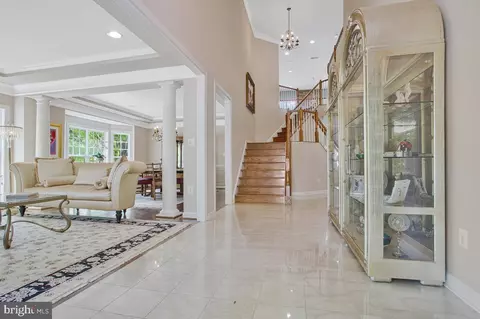 Entry Way - 905 Cornell Ave, Annapolis, MD 21401 photo 2 of 9