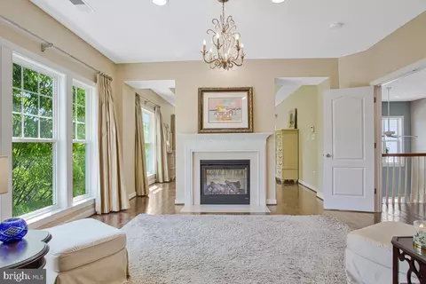 Entry Way - 905 Cornell Ave, Annapolis, MD 21401 photo 4 of 9