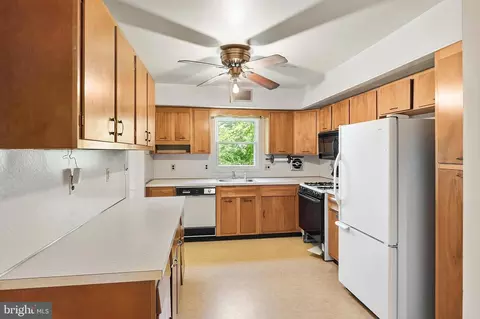 Kitchen - 536 Williamsburg Ln, Odenton, MD 21113 photo 1 of 3