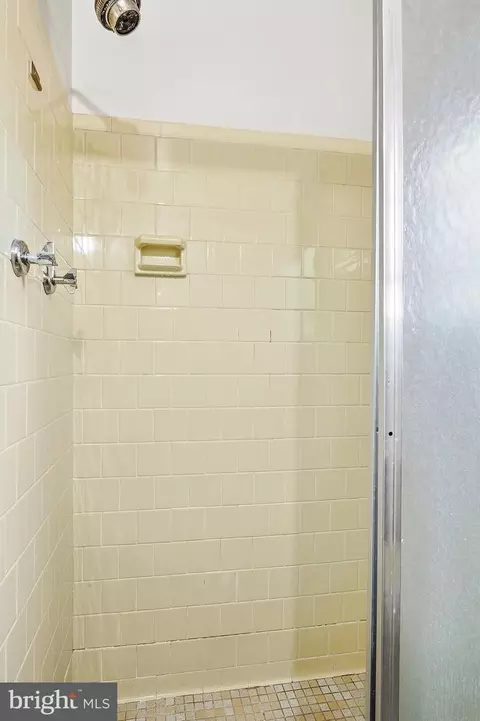 Bath - 536 Williamsburg Ln, Odenton, MD 21113 photo 3 of 5