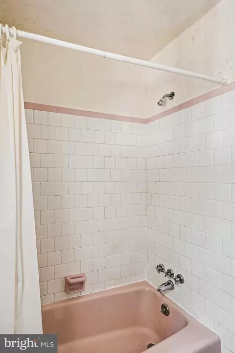 Bath - 536 Williamsburg Ln, Odenton, MD 21113 photo 5 of 5