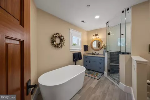 Bath - 5 Franklin St, Annapolis, MD 21401 photo 2 of 3