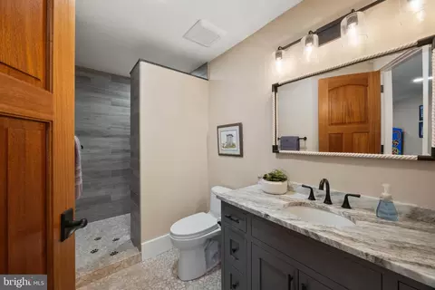 Bath - 5 Franklin St, Annapolis, MD 21401 photo 3 of 3