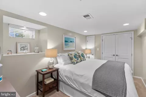 Bedroom - 7989 E Riverside Dr, Pasadena, MD 21122 photo 6 of 7