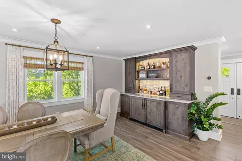 Dining - 7989 E Riverside Dr, Pasadena, MD 21122 photo 2 of 4
