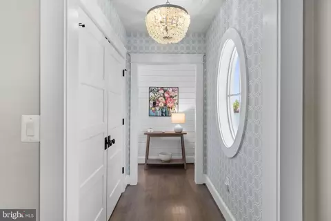 Entry Way - 7989 E Riverside Dr, Pasadena, MD 21122 photo 3 of 4