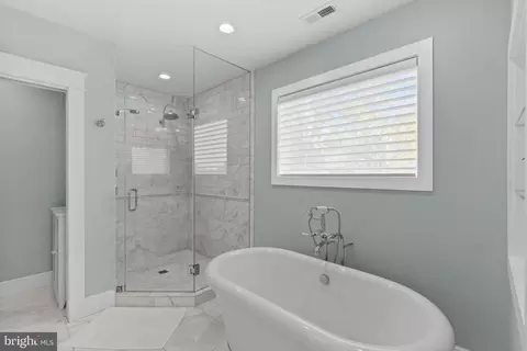 Bath - 7989 E Riverside Dr, Pasadena, MD 21122 photo 2 of 2