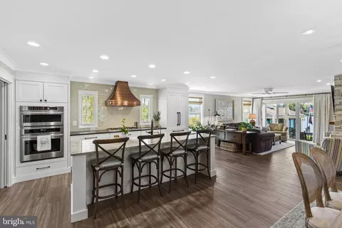 Kitchen - 7989 E Riverside Dr, Pasadena, MD 21122 photo 3 of 5
