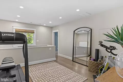 Entry Way - 7989 E Riverside Dr, Pasadena, MD 21122 photo 4 of 4