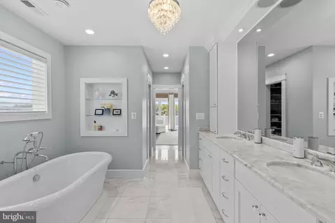 Bath - 7989 E Riverside Dr, Pasadena, MD 21122 photo 1 of 2