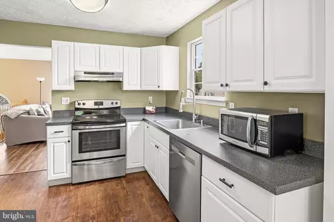 Kitchen - 757 209th St, Pasadena, MD 21122 photo 2 of 2