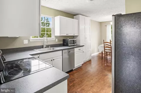 Kitchen - 757 209th St, Pasadena, MD 21122 photo 1 of 2