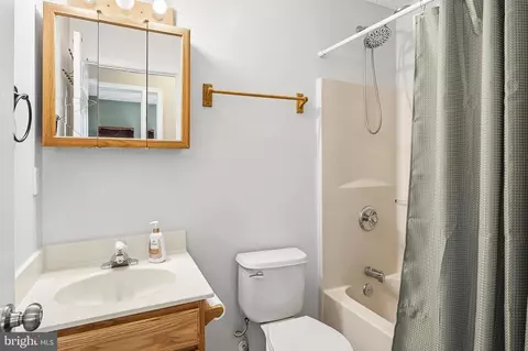 Bath - 757 209th St, Pasadena, MD 21122 photo 2 of 2