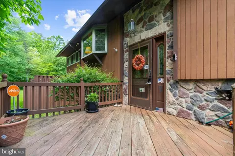 148 Magothy Beach Rd, Pasadena, MD 21122