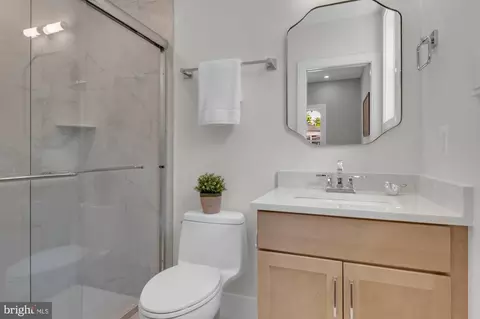 Bath - 912 Windsor Ave, Annapolis, MD 21403 photo 1 of 7