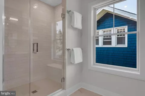 Bath - 912 Windsor Ave, Annapolis, MD 21403 photo 4 of 7