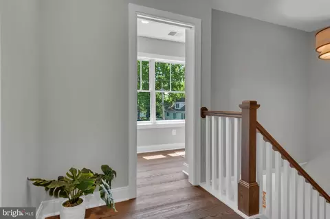 Entry Way - 912 Windsor Ave, Annapolis, MD 21403 photo 7 of 9