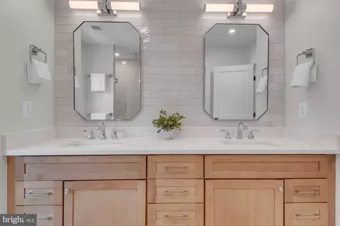 Bath - 912 Windsor Ave, Annapolis, MD 21403 photo 5 of 7