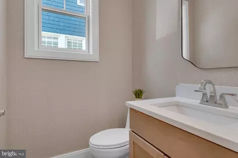 Bath - 912 Windsor Ave, Annapolis, MD 21403 photo 2 of 7