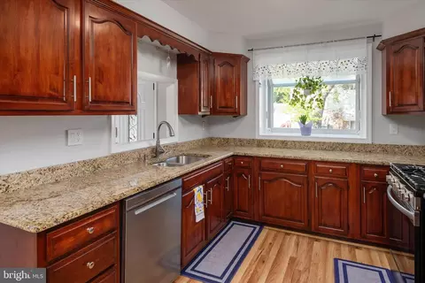 Kitchen - 131 Jackpine Dr, Pasadena, MD 21122 photo 3 of 3