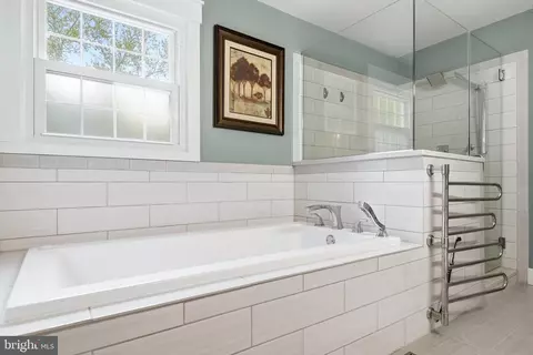 Bath - 6353 Audubon Ct, Dunkirk, MD 20754 photo 3 of 9