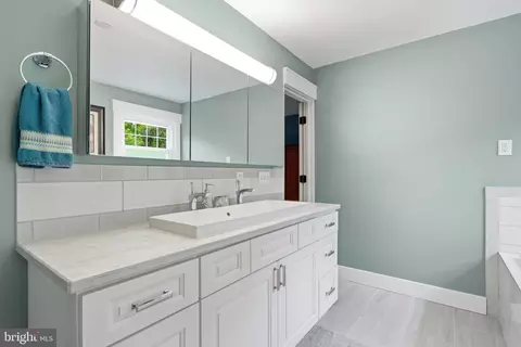 Bath - 6353 Audubon Ct, Dunkirk, MD 20754 photo 5 of 9