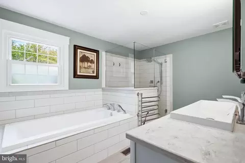 Bath - 6353 Audubon Ct, Dunkirk, MD 20754 photo 6 of 9