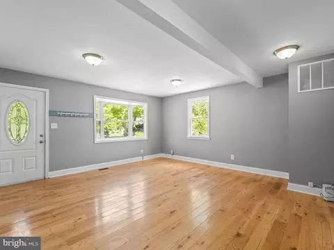 Living - 273 Magothy Blvd, Pasadena, MD 21122 photo 4 of 8